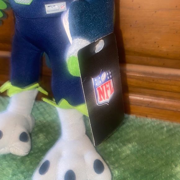 BLITZ-SEATTLE SEAHAWKS NFL TEAM MASCOT- 10” PLUSH DOLL - Picture 3 of 6